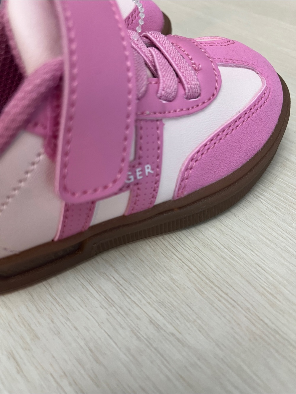 New Tommy Hilfiger Girls' Pink Velcro & Lace Low-Top Sneakers - Picture 6 of 7